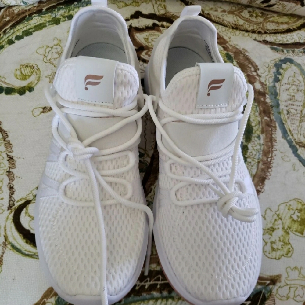 New Fabletics Sneakers White Size 8.5